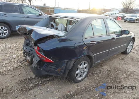 2003 Mercedes-Benz C 240 z USA, uszkodzony, nr VIN WDBRF81J53F349361